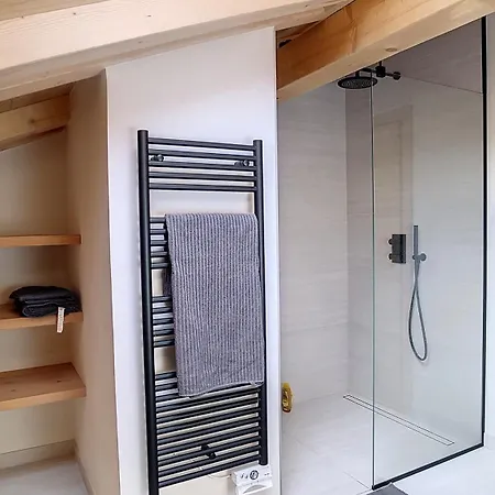 Des Pres- 3 - Jaillet - * Demi-Quartier